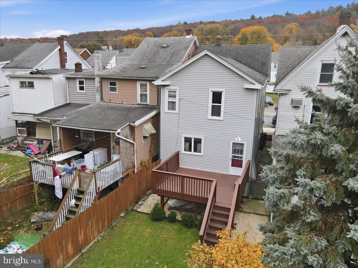 239 W Bertsch Street photo 66