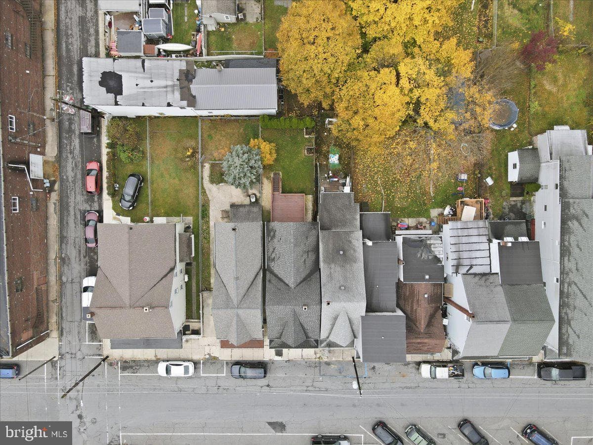 239 W Bertsch Street photo 70