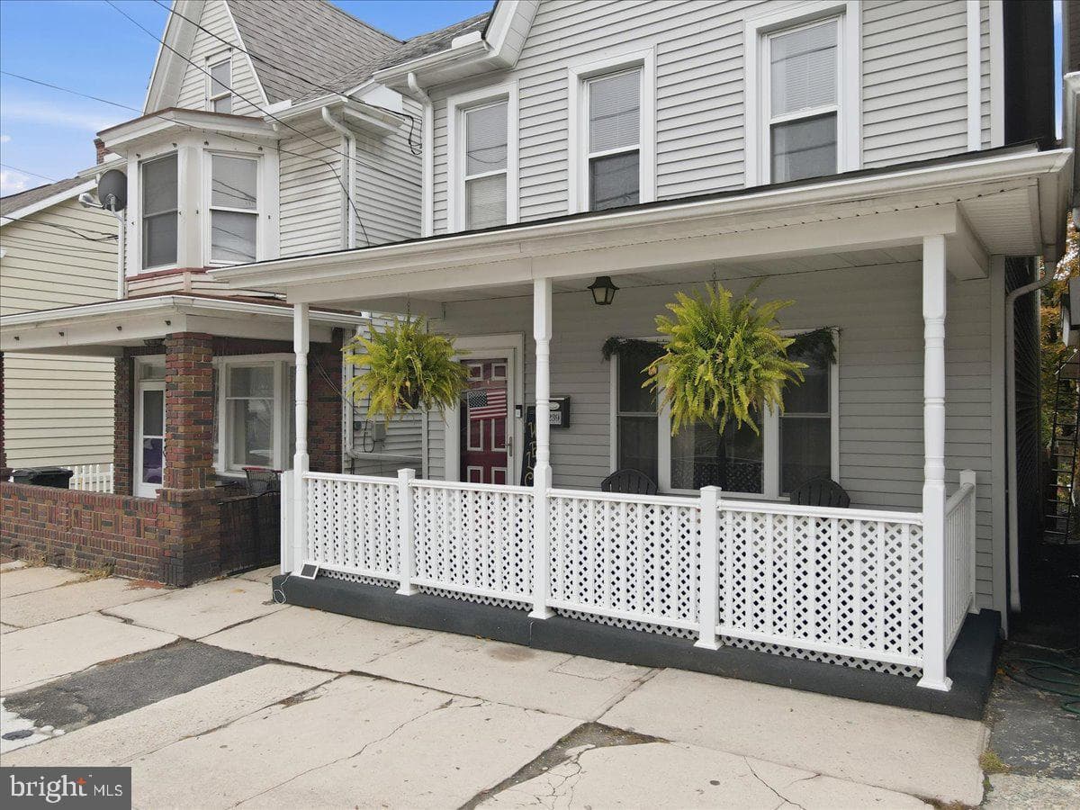 239 W Bertsch Street photo 9