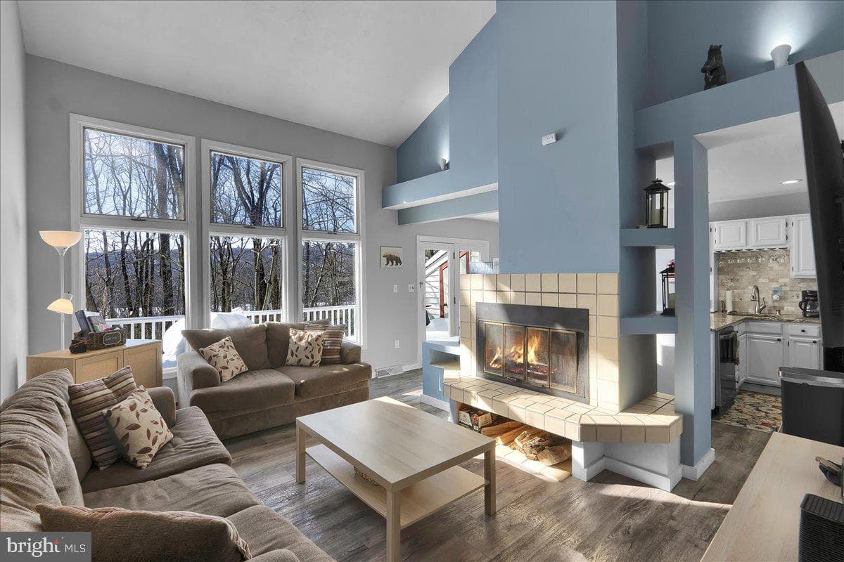 102 Laurelwoods Drive, Lake Harmony