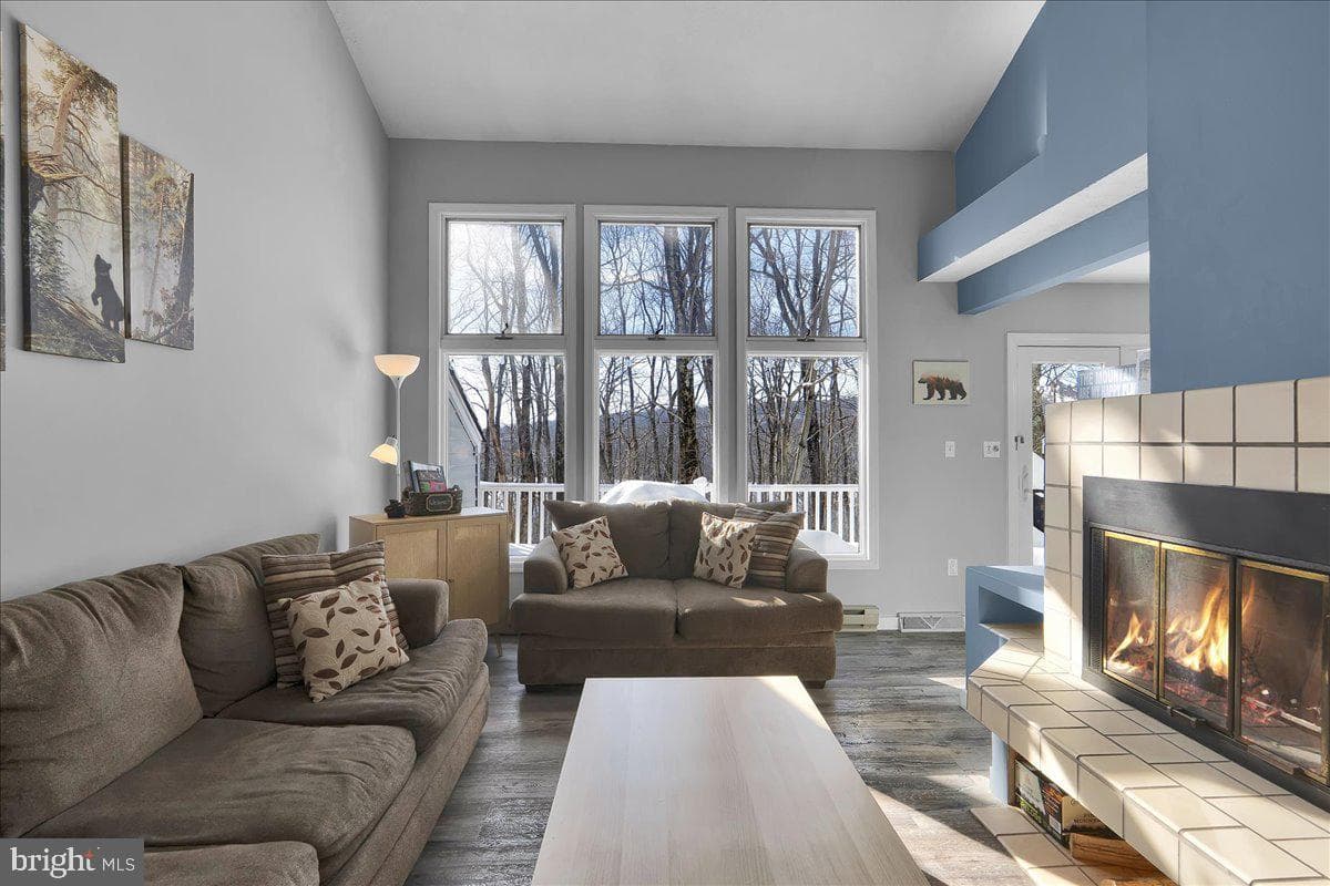 102 Laurelwoods Drive photo 3