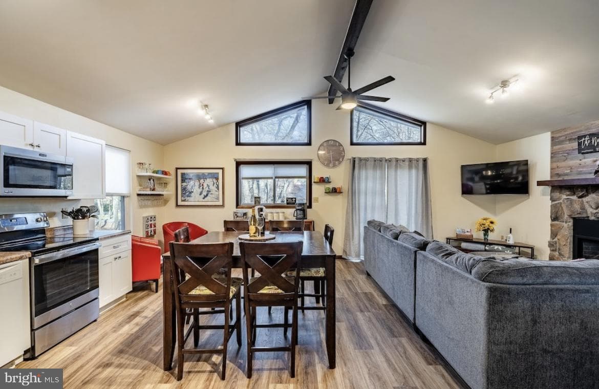 17 Van Doren Mews photo 5