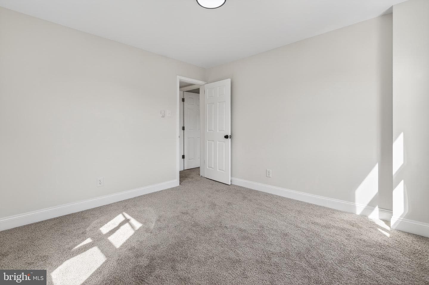 40 W Garibaldi Avenue photo 23