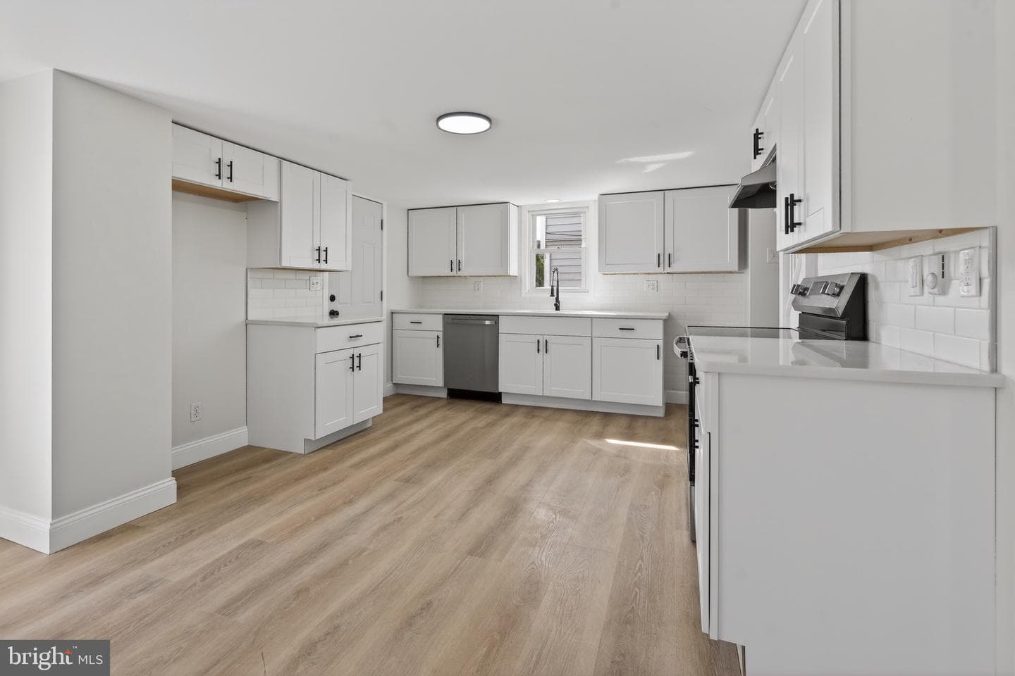 40 W Garibaldi Avenue photo 29
