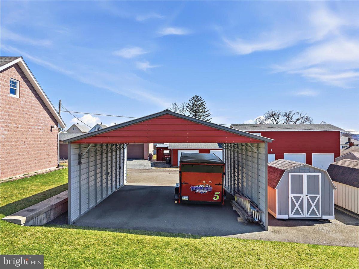 635 Coal Street photo 21