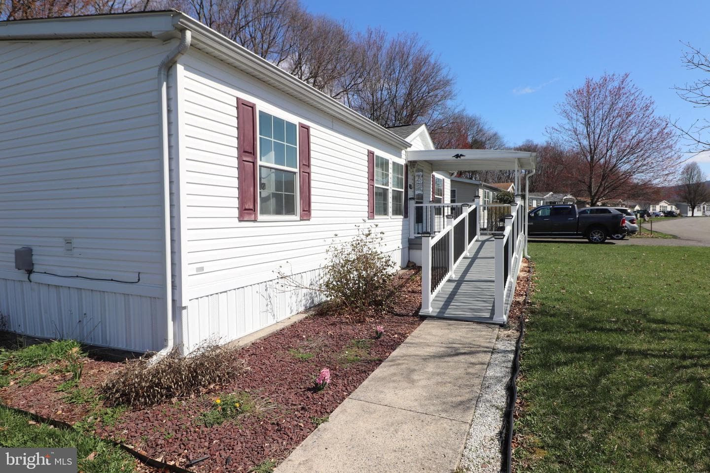 124 Ashley Lane photo 4