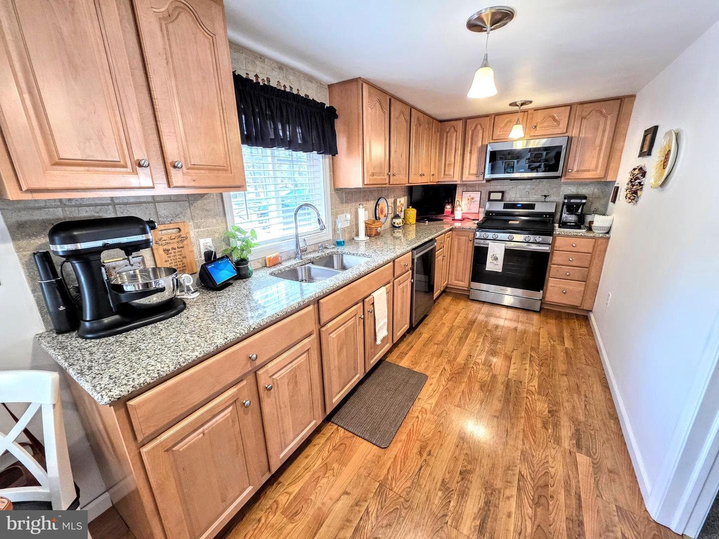105 White Oak Drive photo 2
