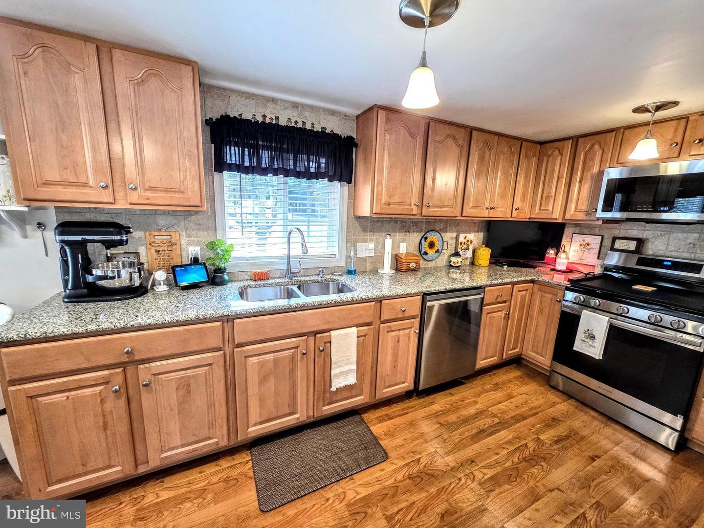 105 White Oak Drive photo 3