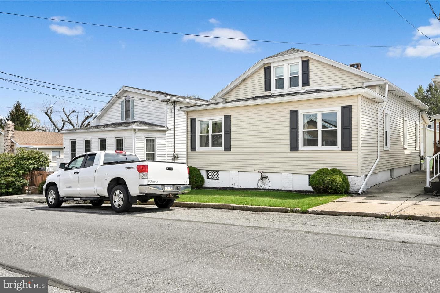 137 E Walter Street photo 2