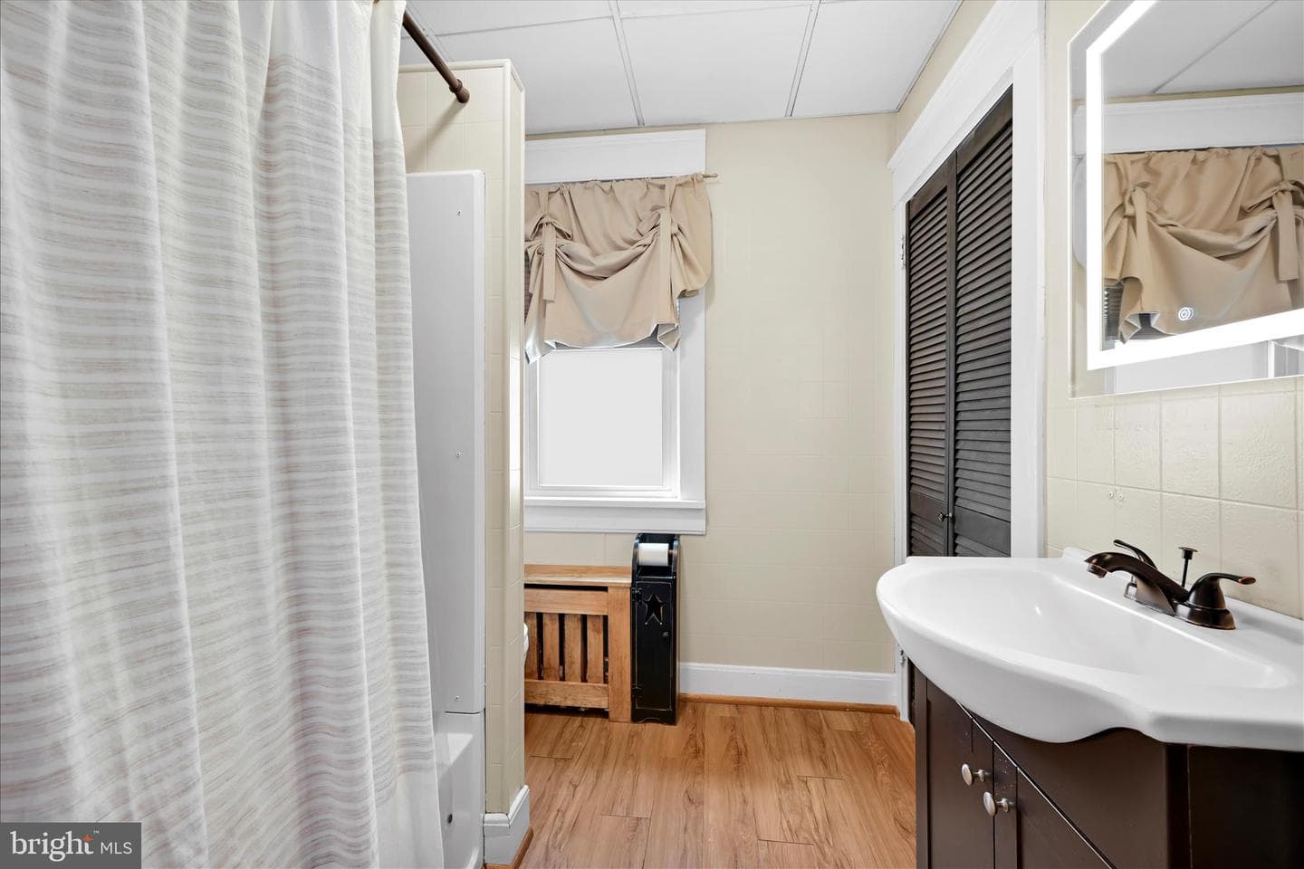 137 E Walter Street photo 20