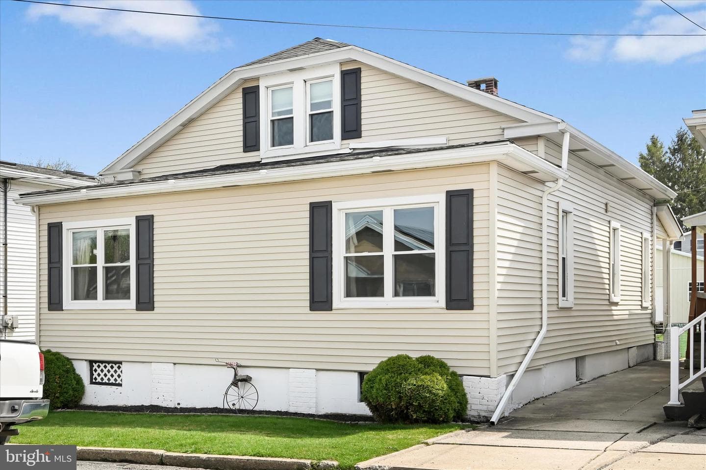 137 E Walter Street photo 3