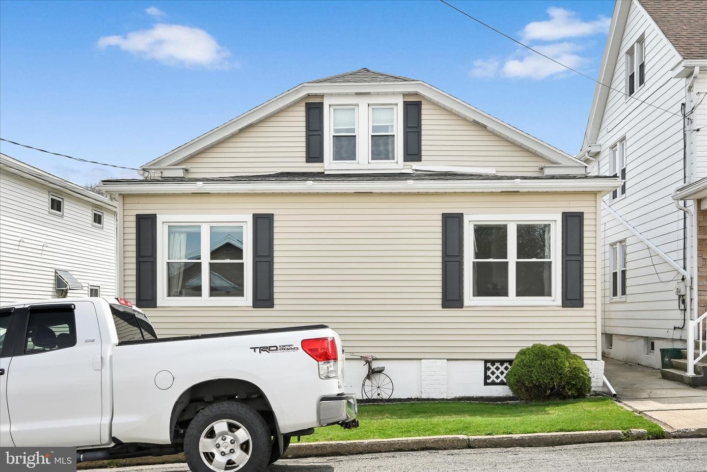 137 E Walter Street photo 5