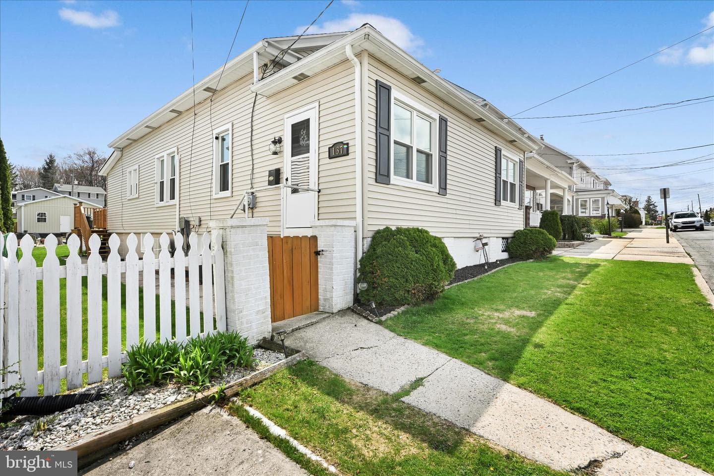 137 E Walter Street photo 6