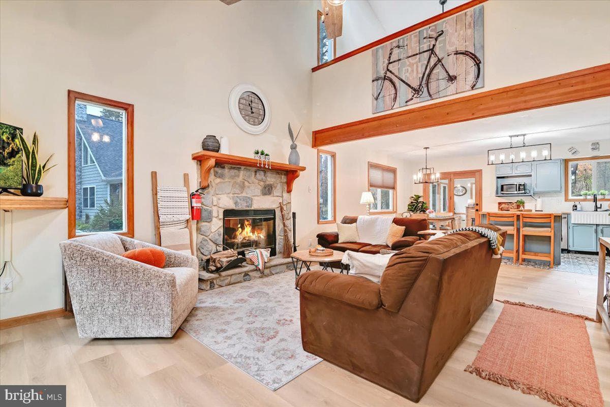 286 Mckuen Way photo 3