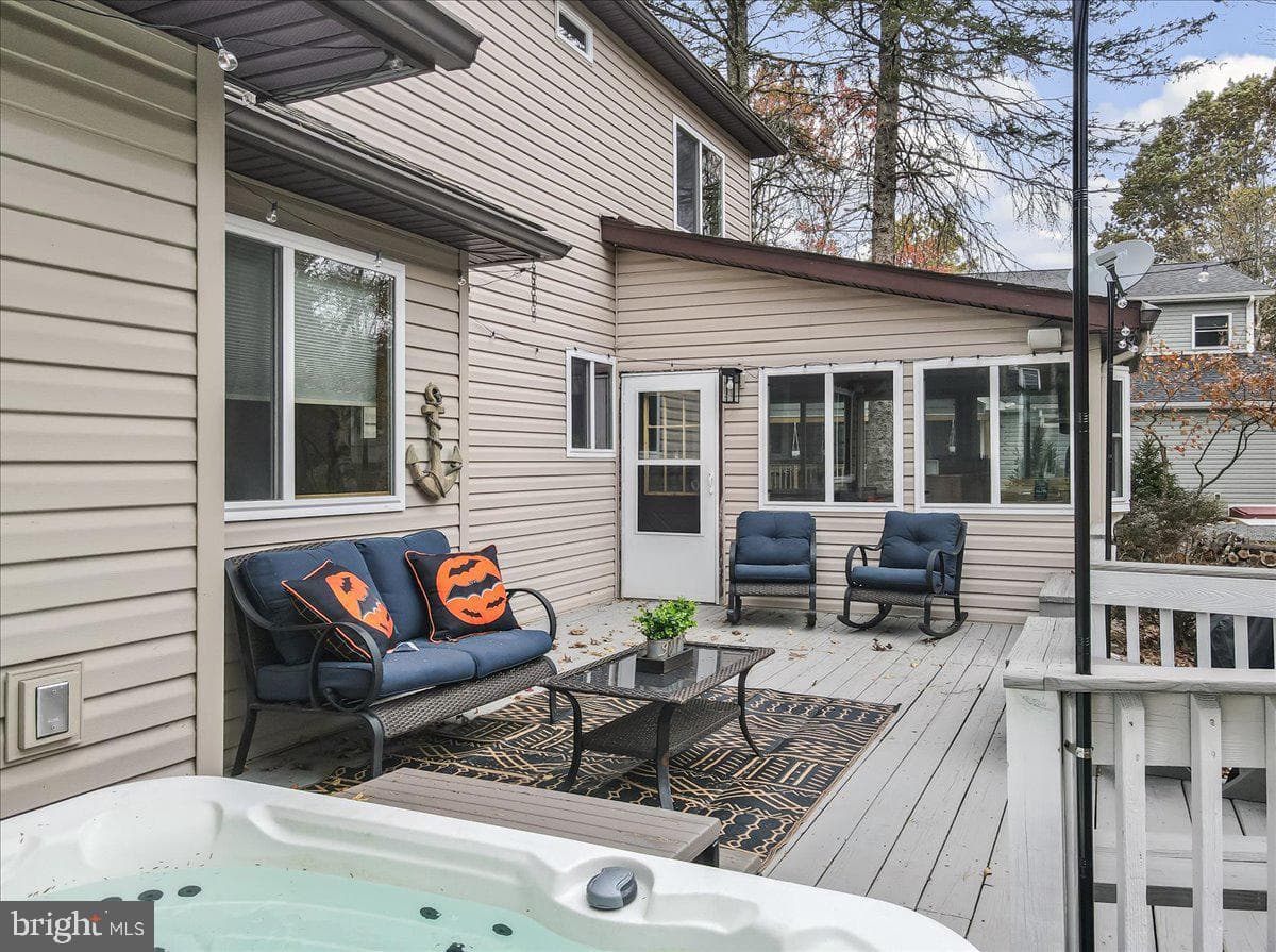 286 Mckuen Way photo 6