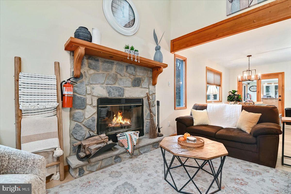 286 Mckuen Way photo 9