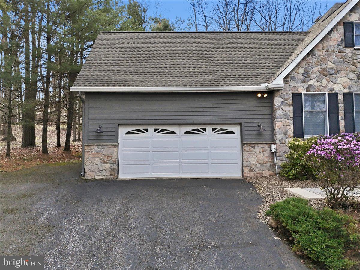 109 Lake Drive photo 32