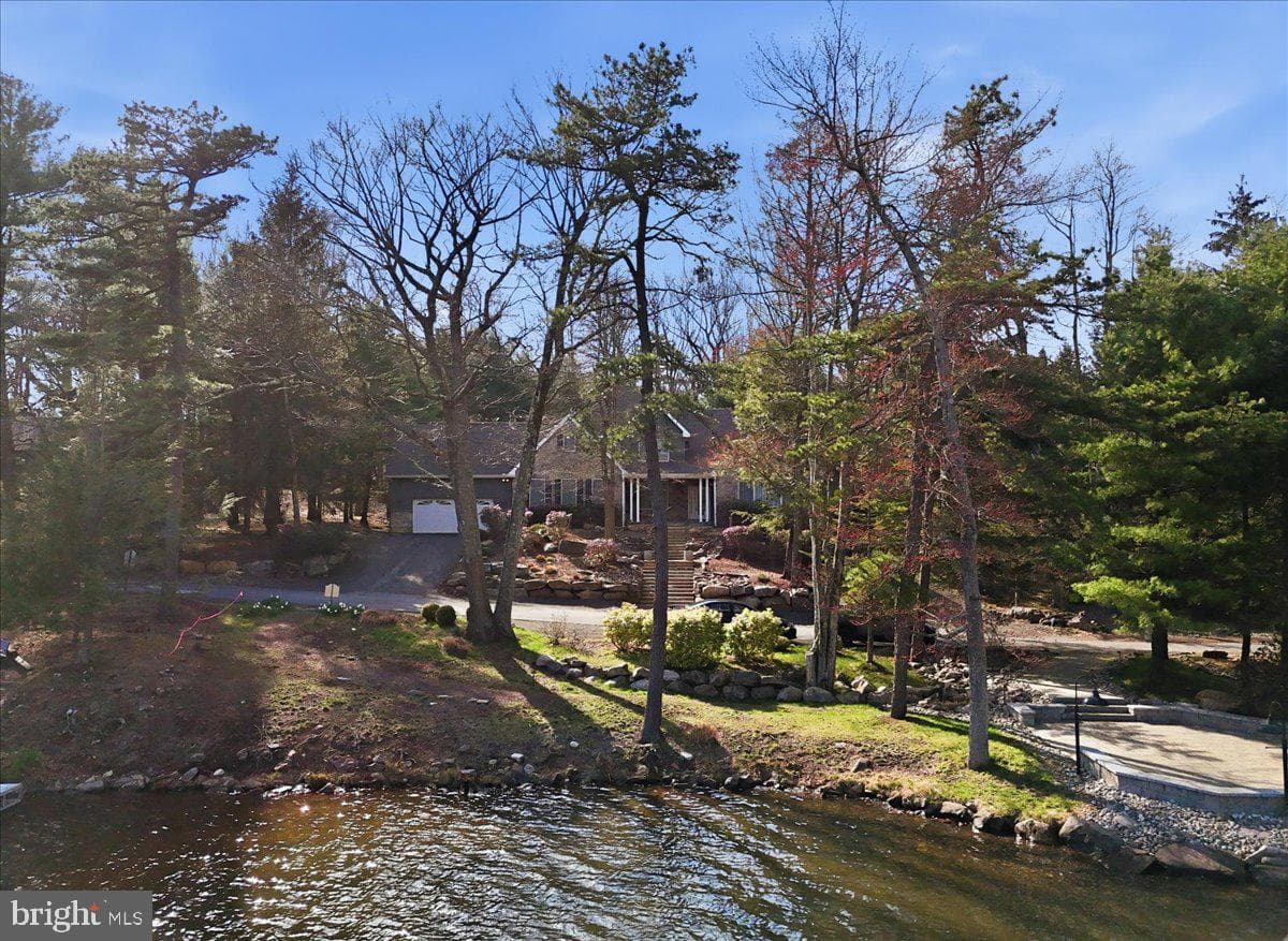 109 Lake Drive photo 38