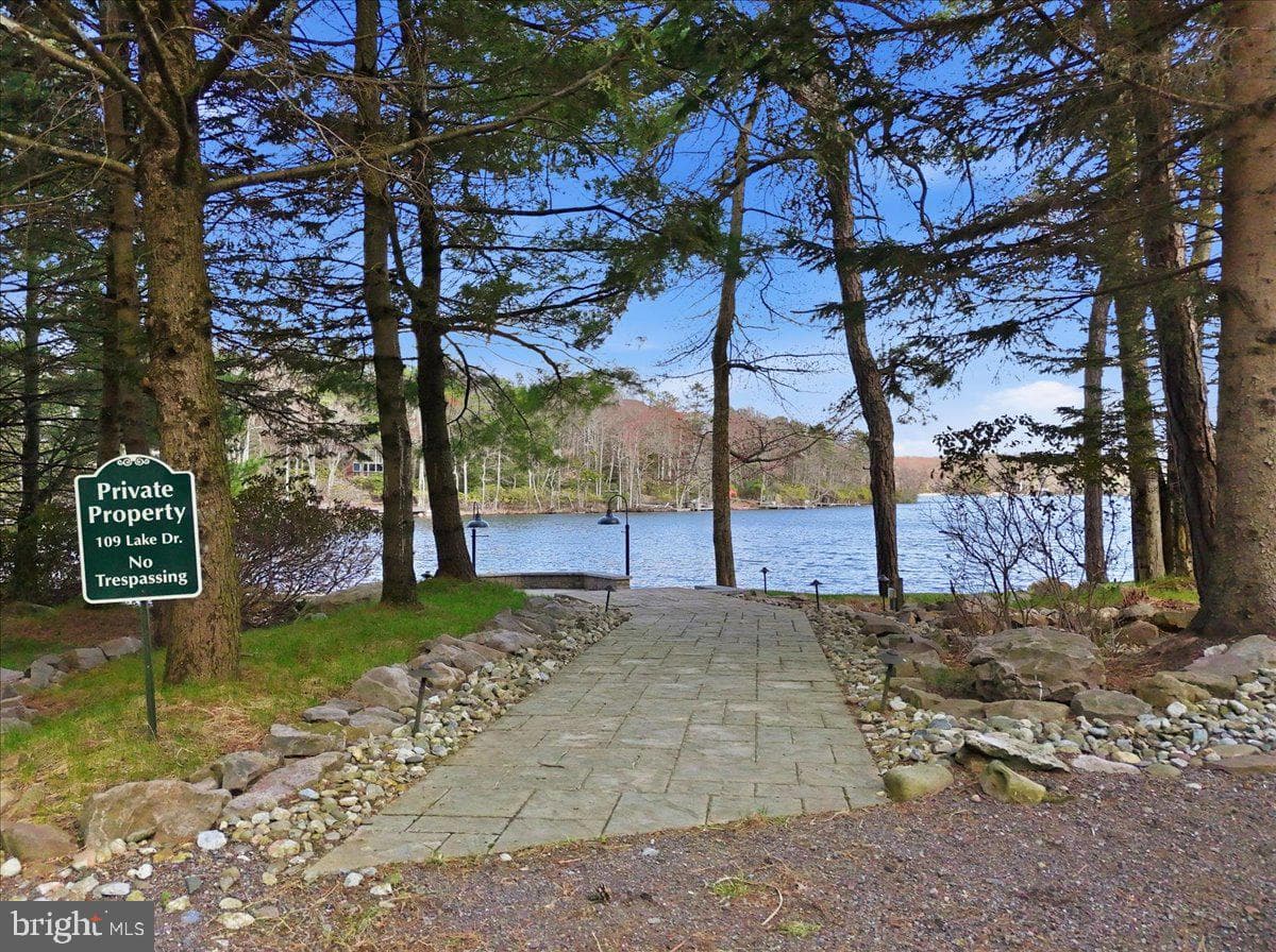 109 Lake Drive photo 40