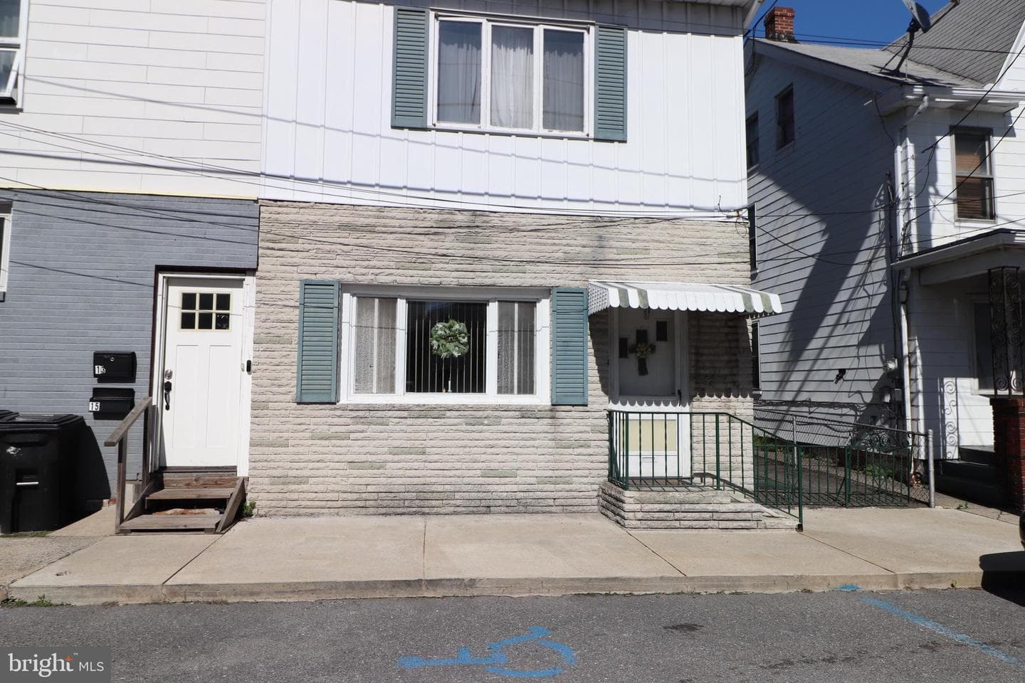 17 Center Street photo 2