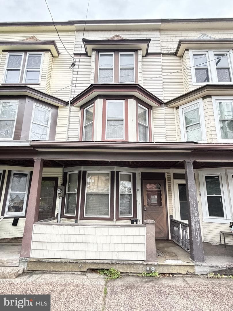 21 W Bertsch Street