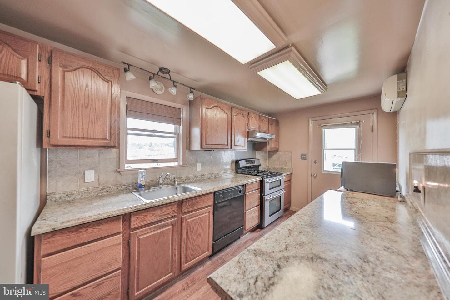 232 Columbia Avenue photo 18