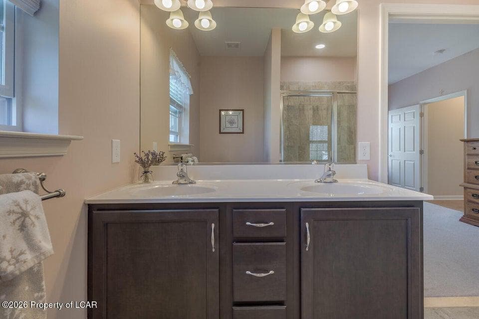 309 Golden Oaks Drive photo 10