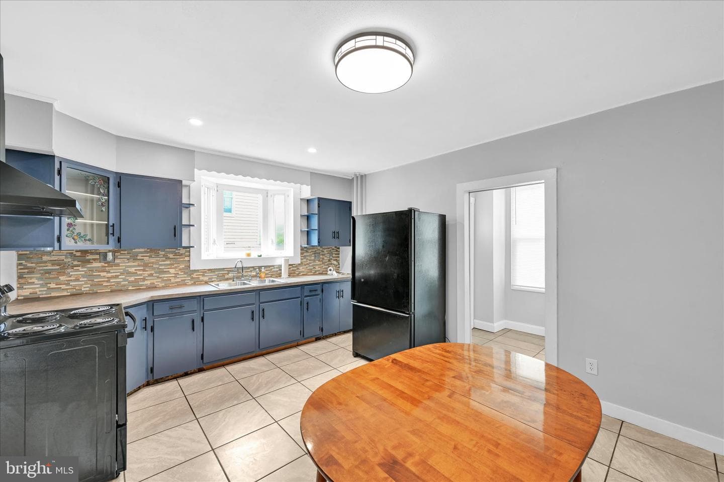 319 W Ridge Street photo 10