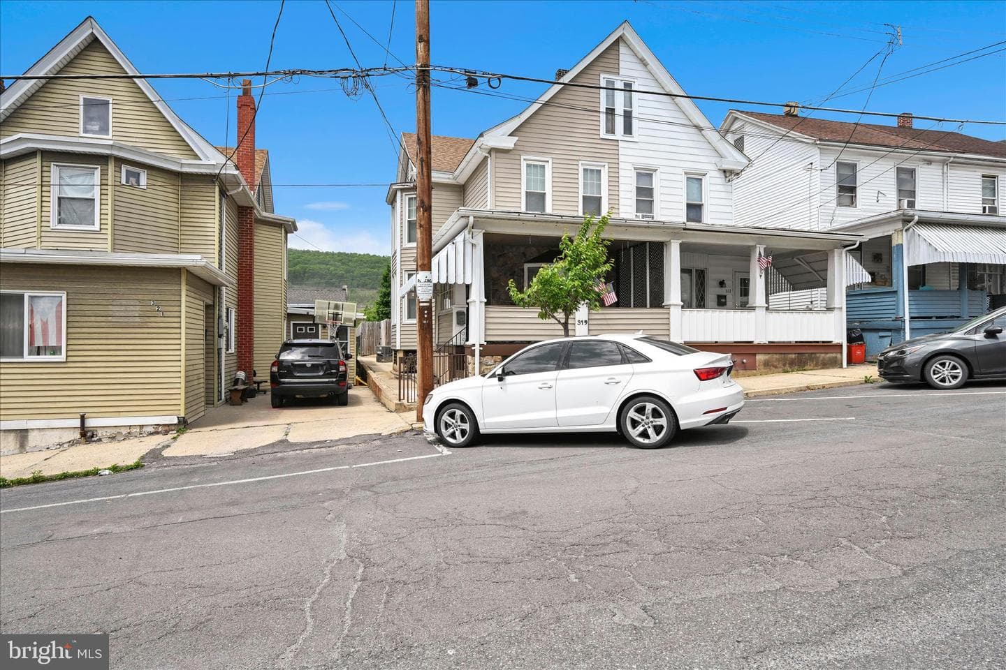 319 W Ridge Street photo 4