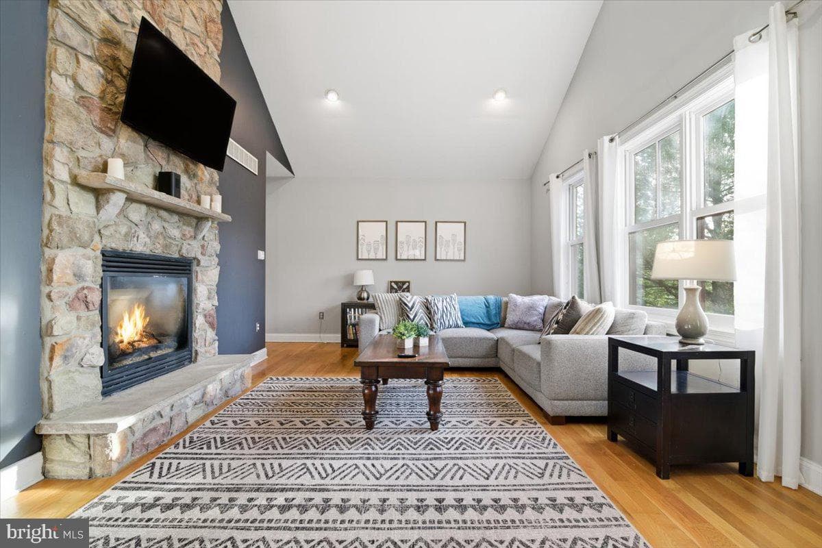 6 Fieldstone Court, Lake Harmony