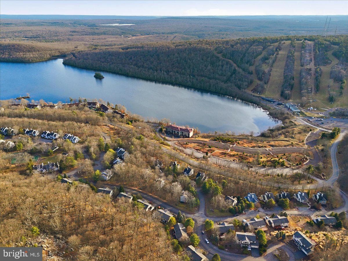 6 Fieldstone Court, Lake Harmony