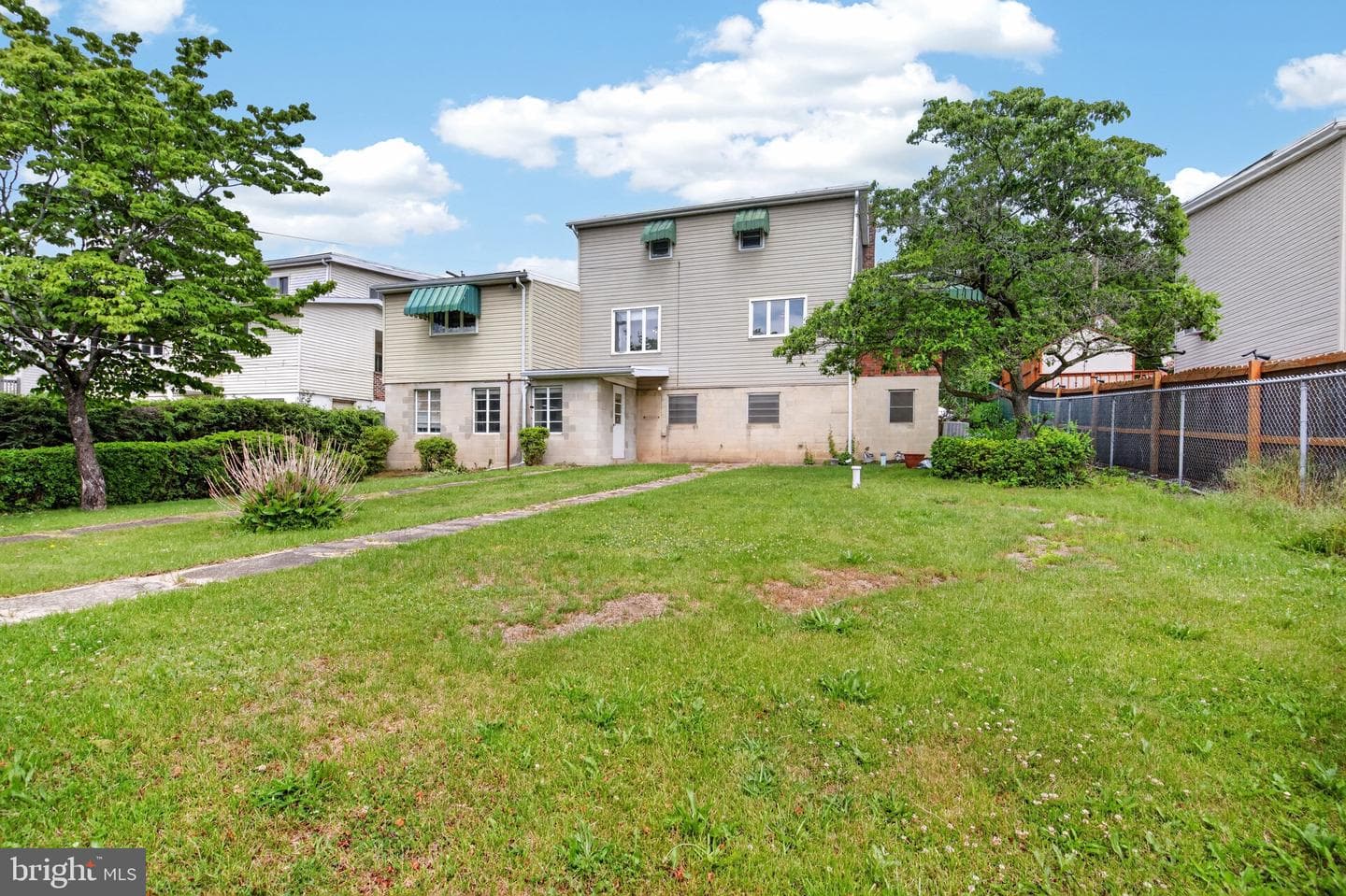 128 W Columbus Avenue photo 60