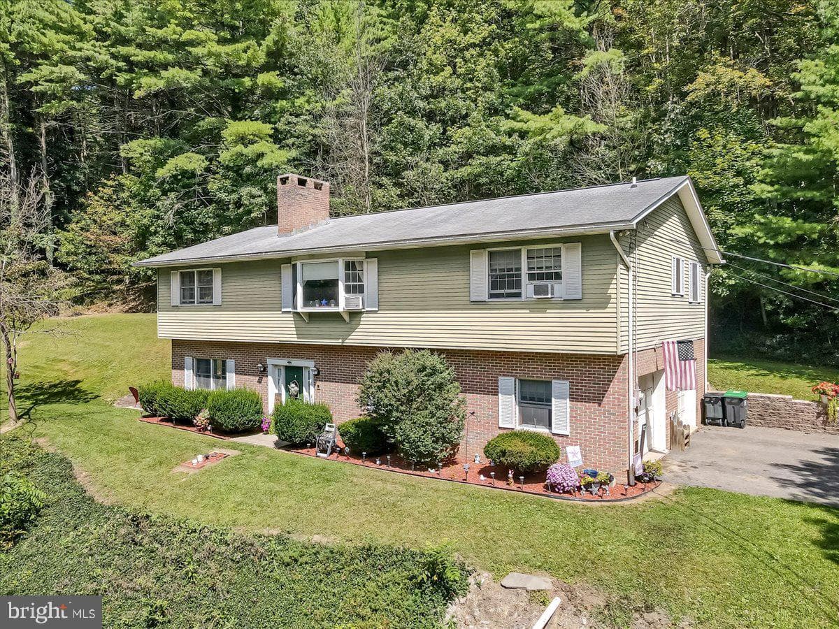 141 Church Hill Road, Lehighton