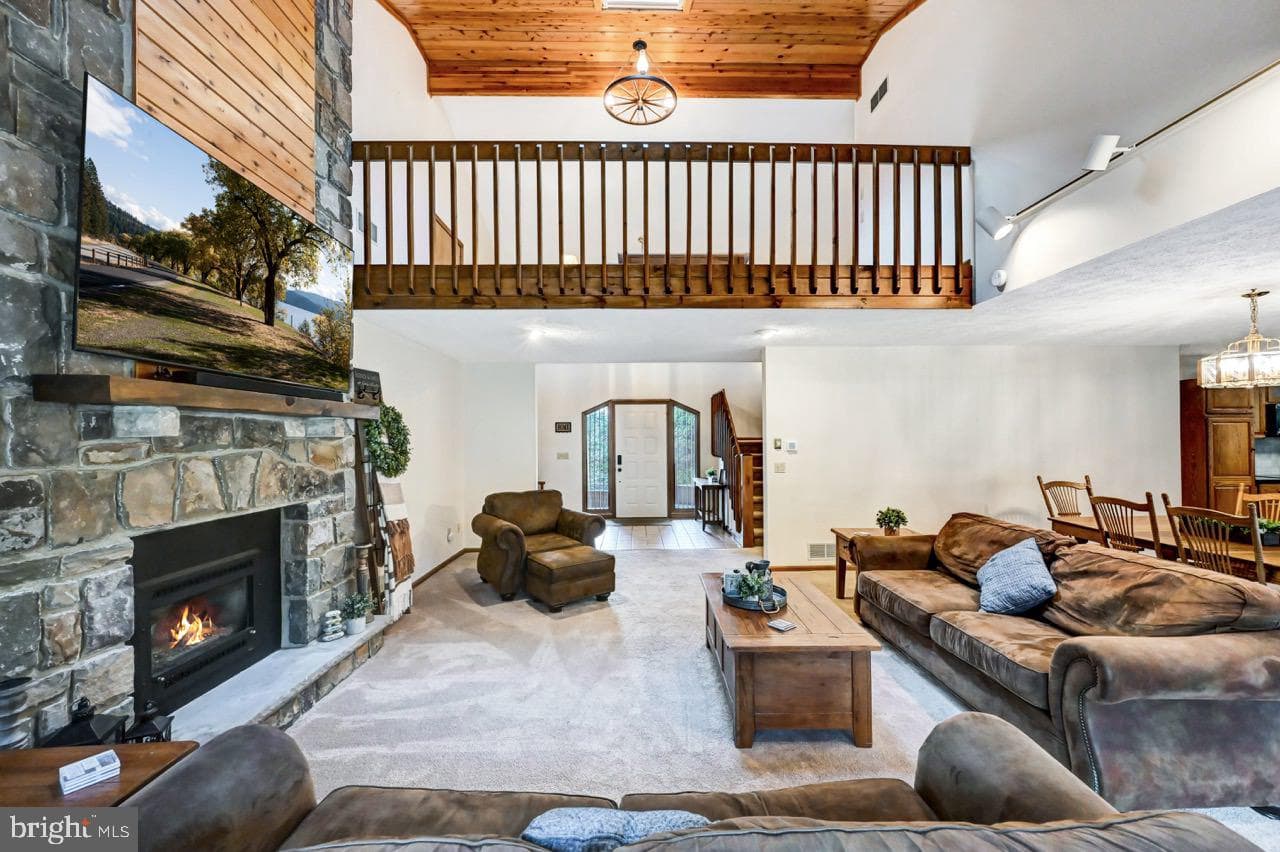 96 Wolf Road photo 16