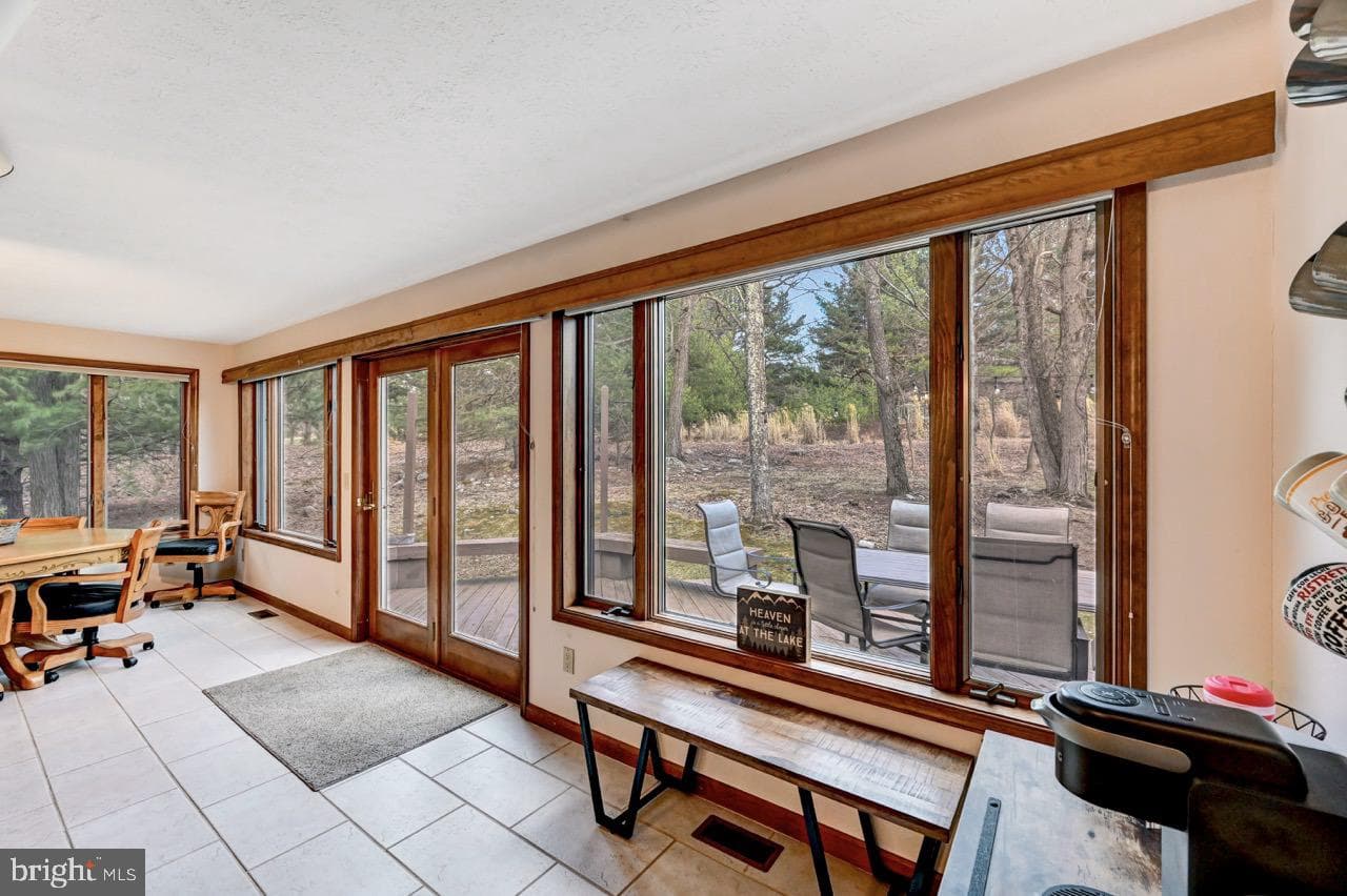 96 Wolf Road photo 23