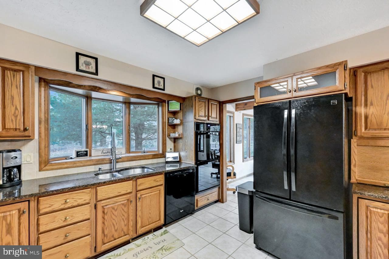 96 Wolf Road photo 31