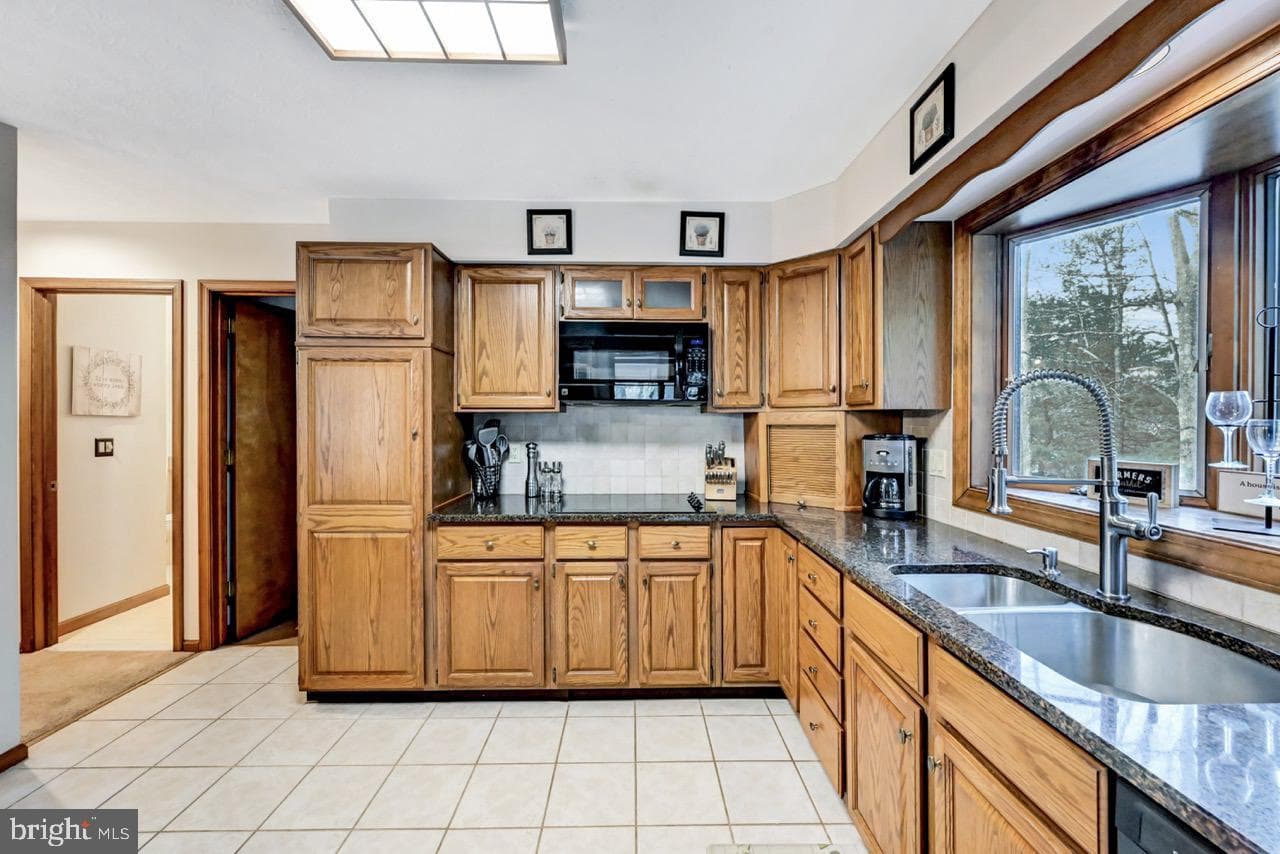 96 Wolf Road photo 33