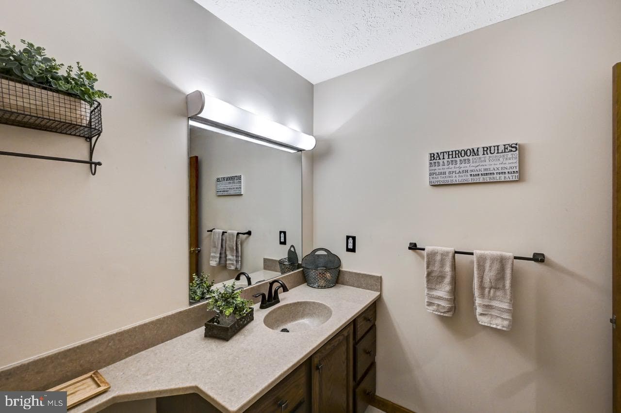 96 Wolf Road photo 36