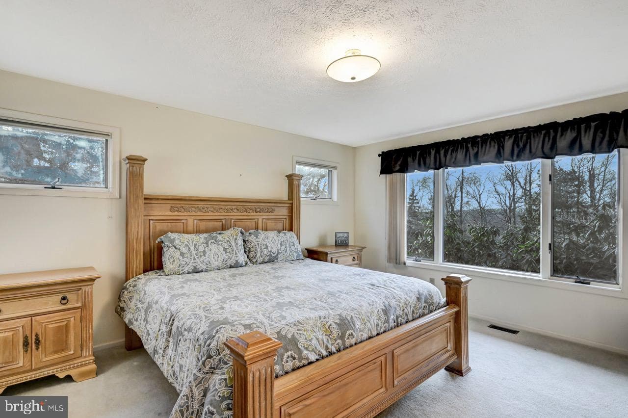 96 Wolf Road photo 37