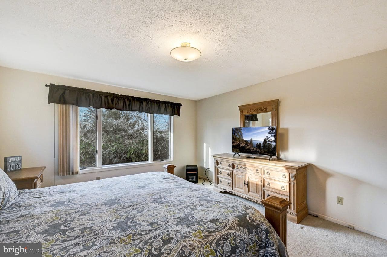 96 Wolf Road photo 38