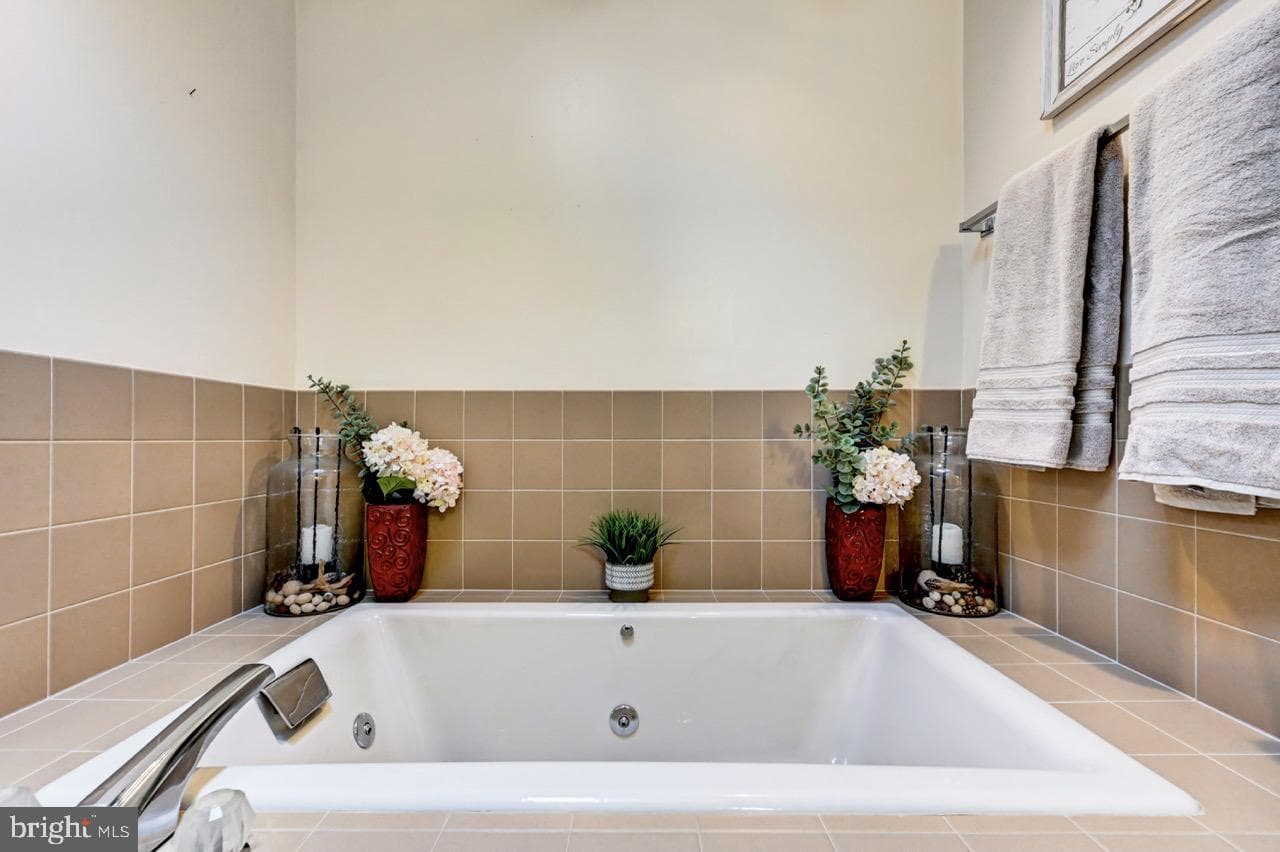 96 Wolf Road photo 46