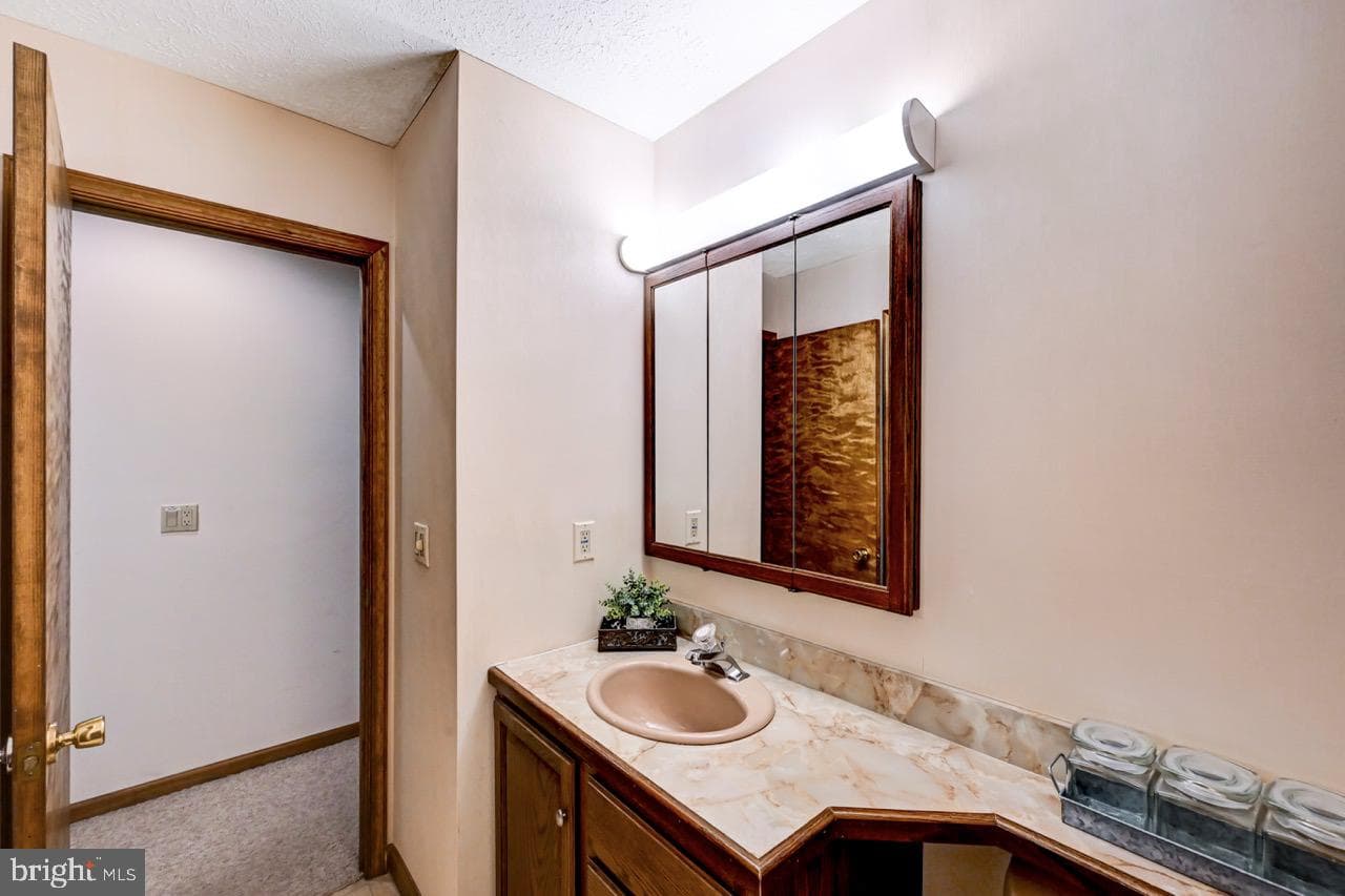 96 Wolf Road photo 59