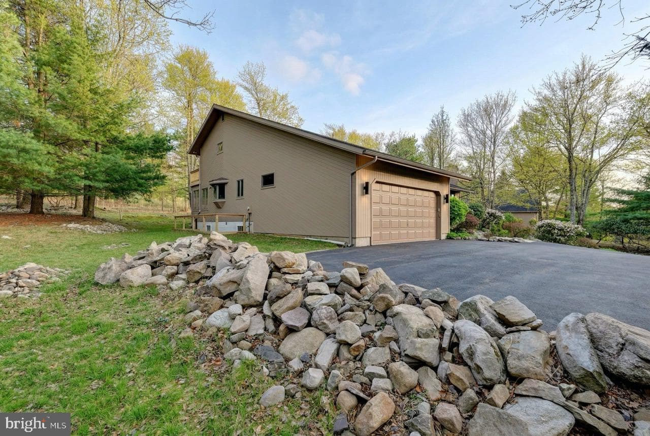 96 Wolf Road photo 95