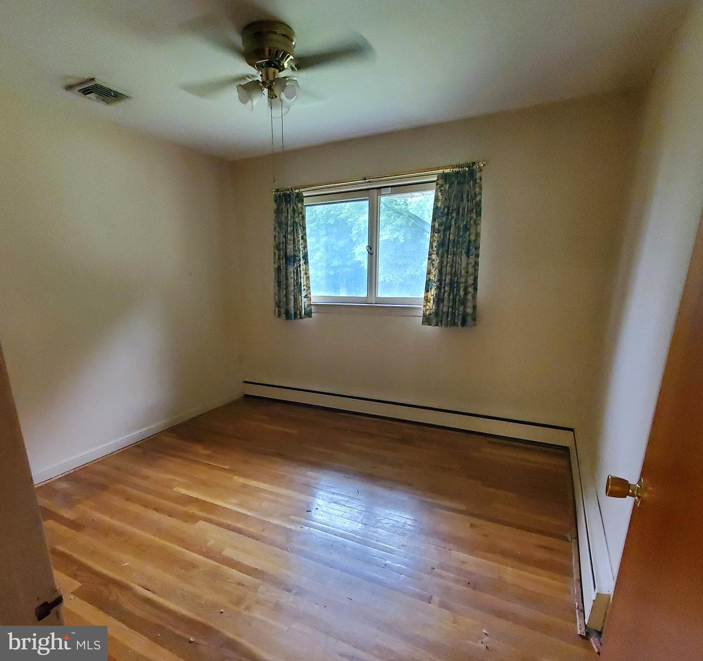 9 E North Street photo 3
