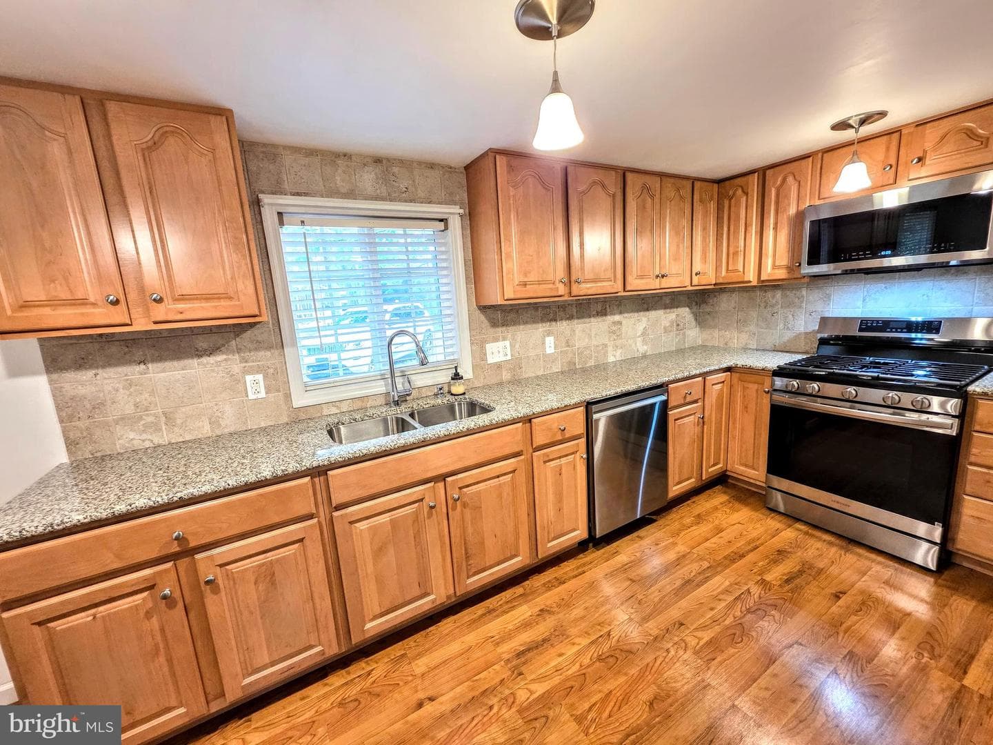 105 White Oak Drive photo 3