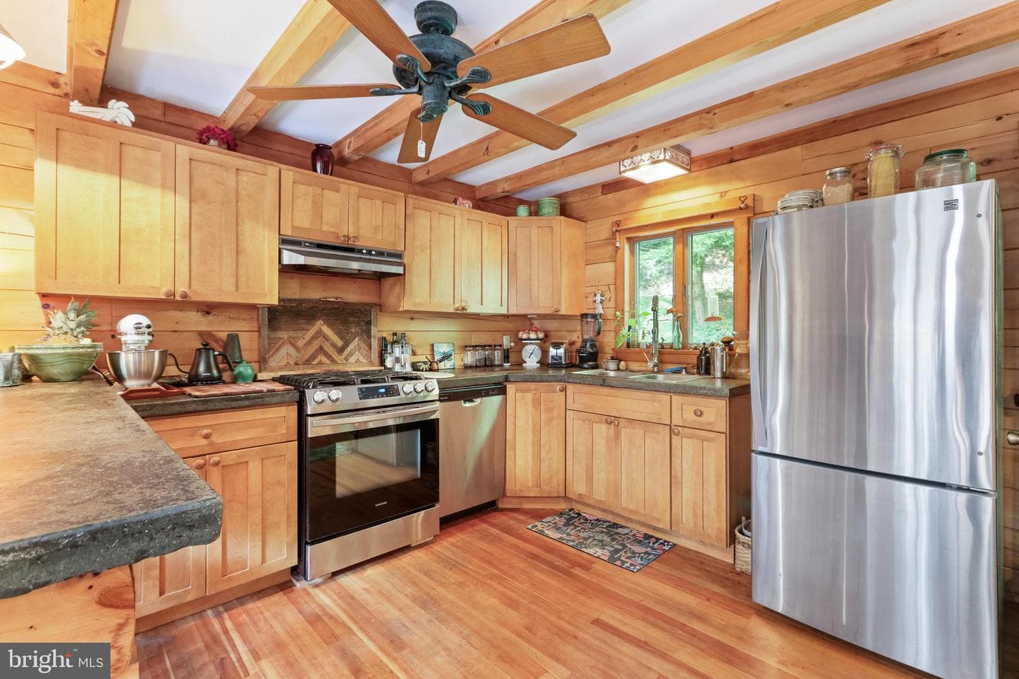 230 W Creek Drive photo 16