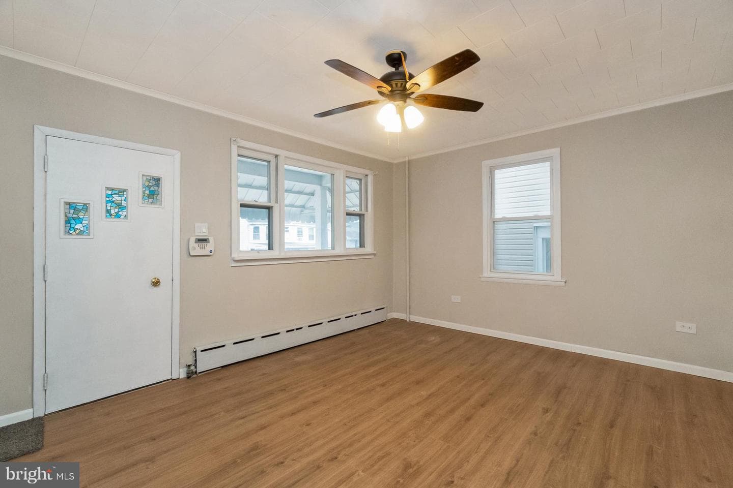 341 W Ridge Street photo 3