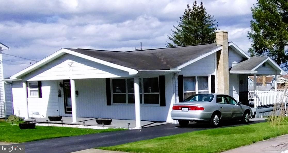 206 Laura Street photo 2