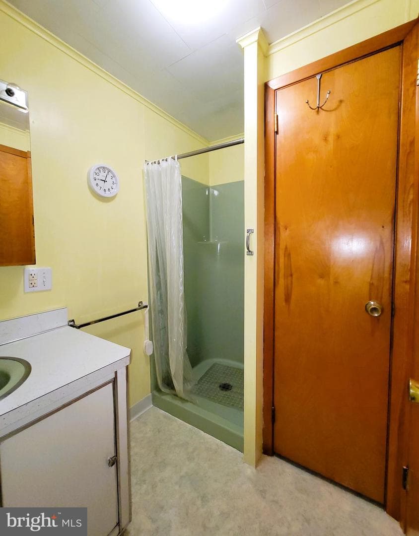 206 Laura Street photo 37