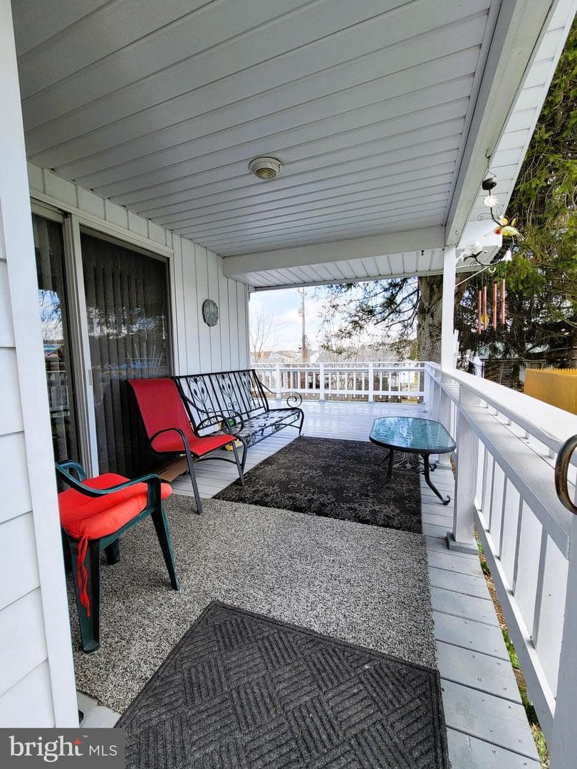 206 Laura Street photo 4